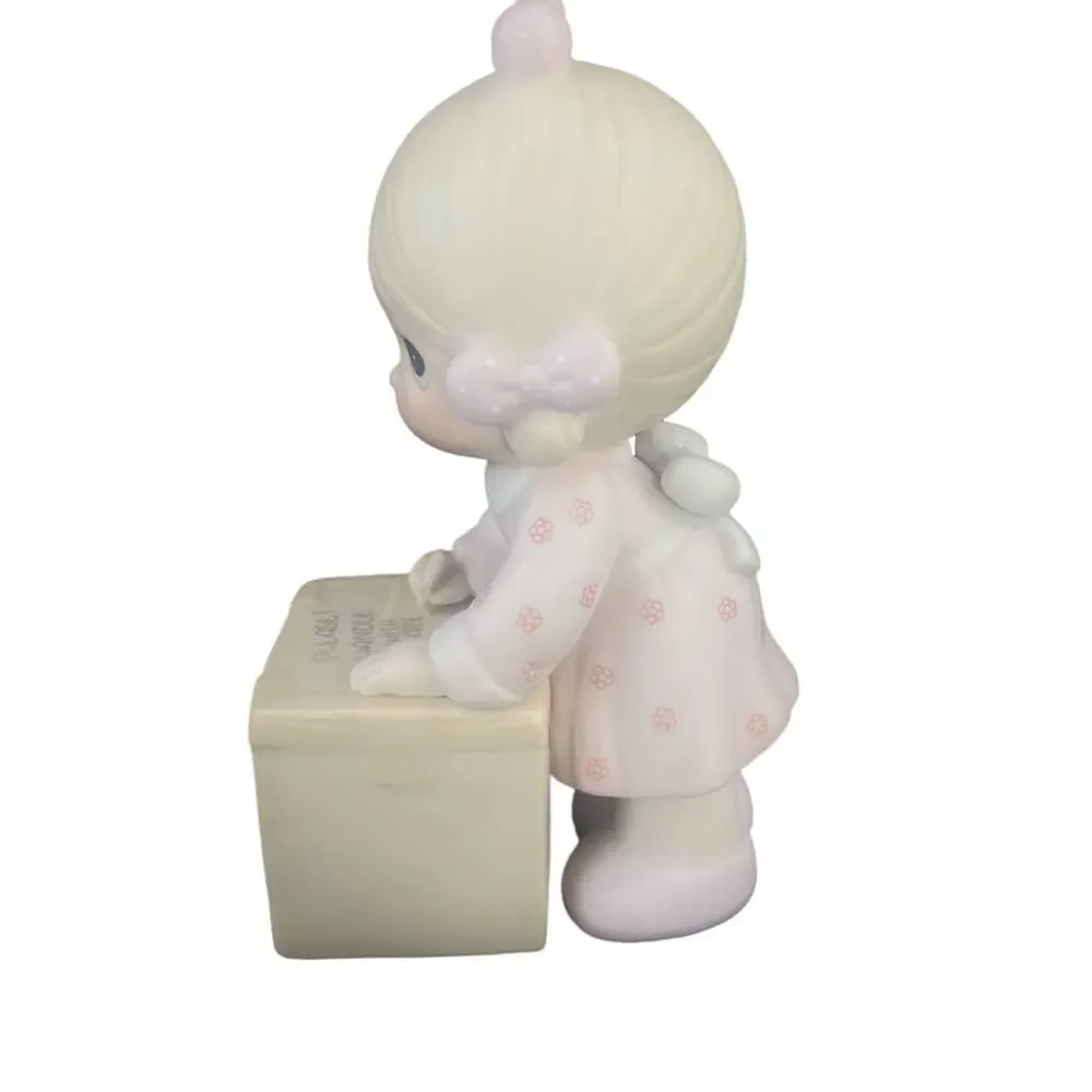 Precious Moments 1987 Sharing is Universal Figurine
